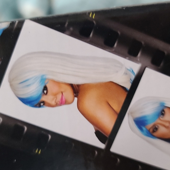 Wig - Picture 3 of 4